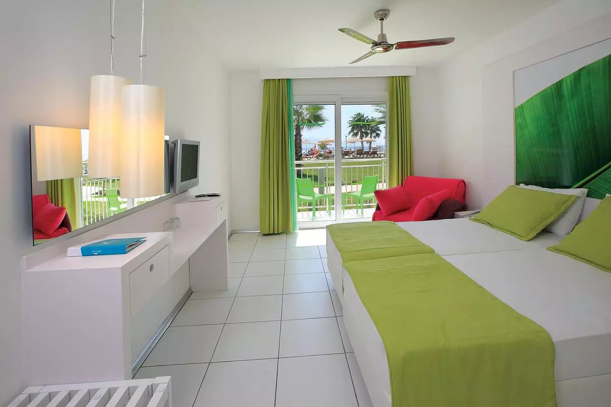 اتاق هتل آرمونیا تعطیلات (4)